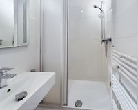 modernes Duschbad