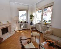 hohe Decken und Parkett